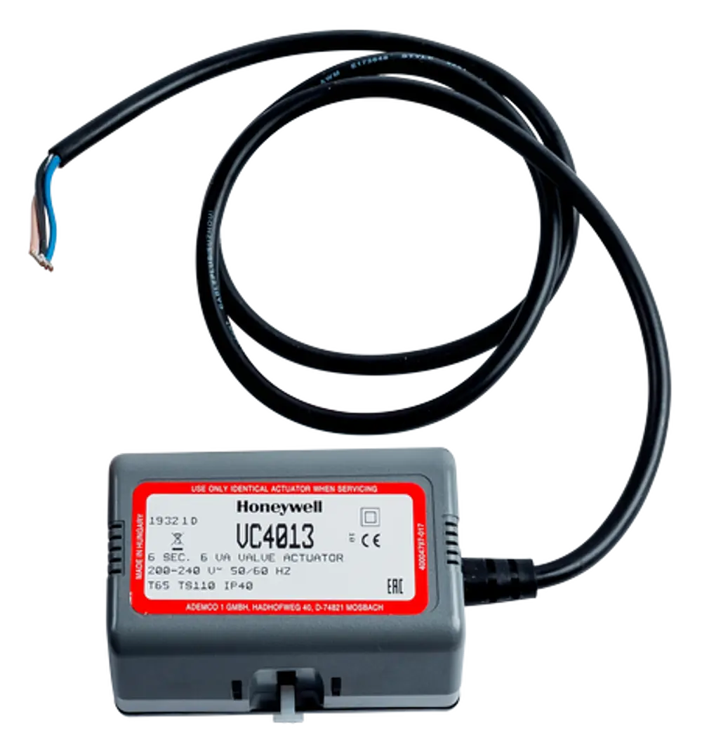 Motoraktuator mit Kabel, der zur Steuerung von Ventilen in Heizungs- und Klimaanlagen von Wolf eingesetzt wird. Modellbezeichnung und technische Daten sind deutlich sichtbar.